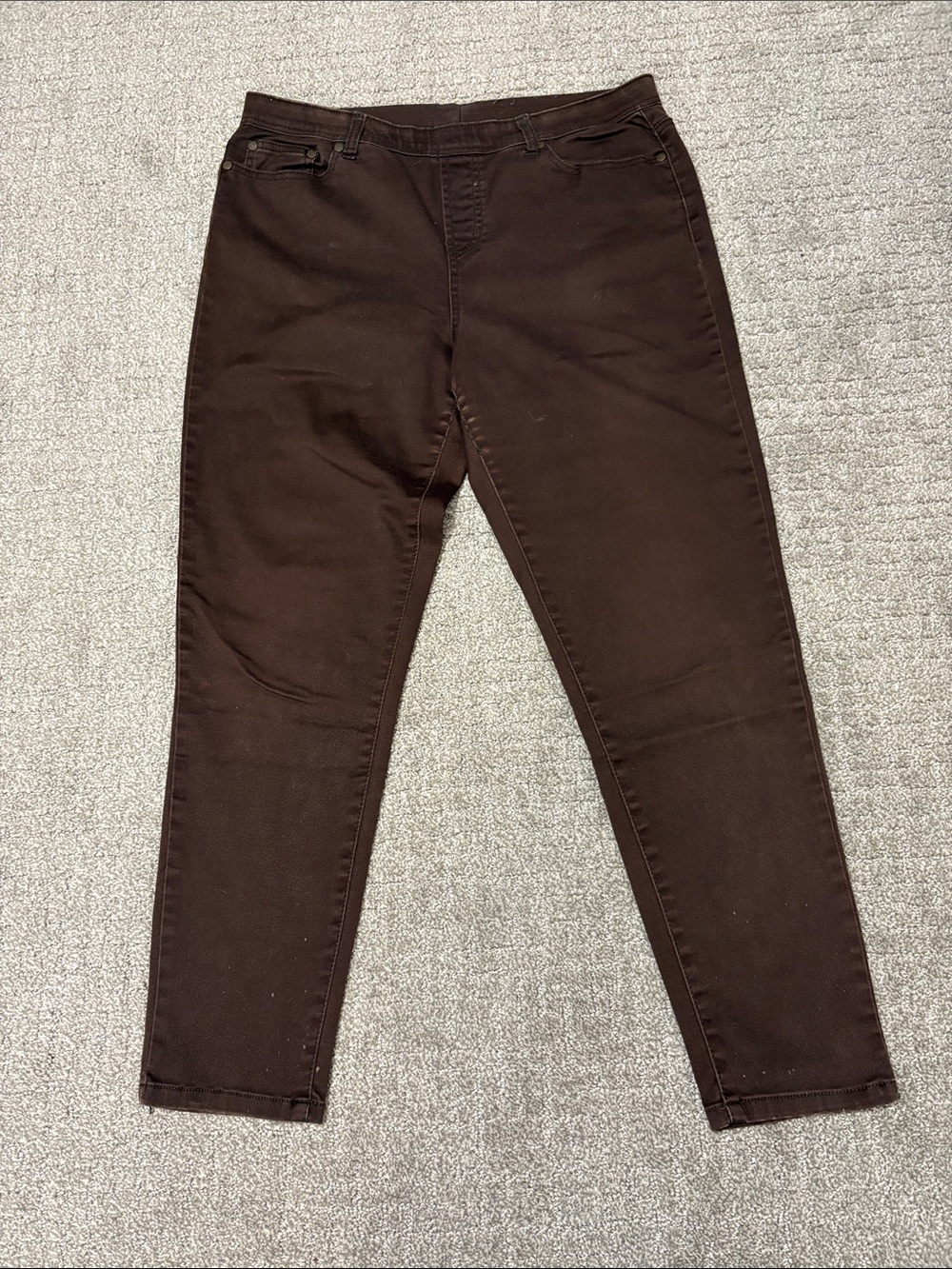 Women’s Skinny Jeans in Dark Brown